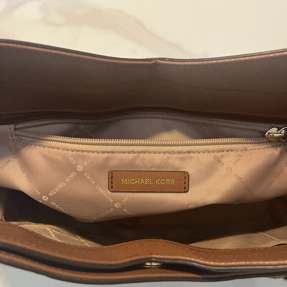 Michael Kors Jet Set Travel Large Chain Shoulder Tote - Picture 8 of 8